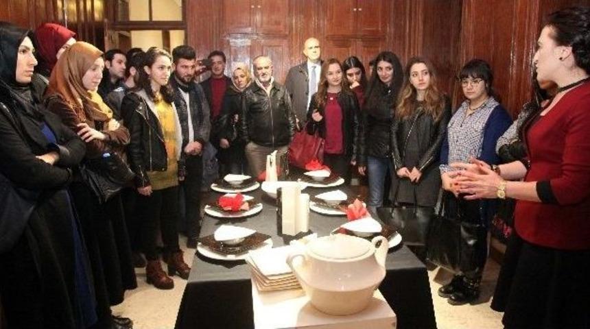 &Ouml;ğretim G&ouml;revlisi Bozkurt&rsquo;un Hazırladığı Seramik Sergisi A&ccedil;ıldı