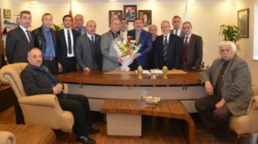 Muhtarlar Karabacak&rsquo;ı Tebrik Etti