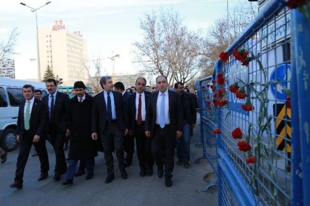 Tbmm İnsan Hakları İnceleme Komisyonu Merasim Sokak&rsquo;a Karanfil Bıraktı