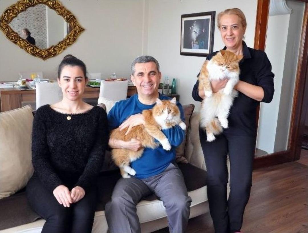 (&ouml;zel Haber) Chp&rsquo;li Başkanın Vazge&ccedil;ilmezleri: Ailesi, Partisi Ve Kedileri