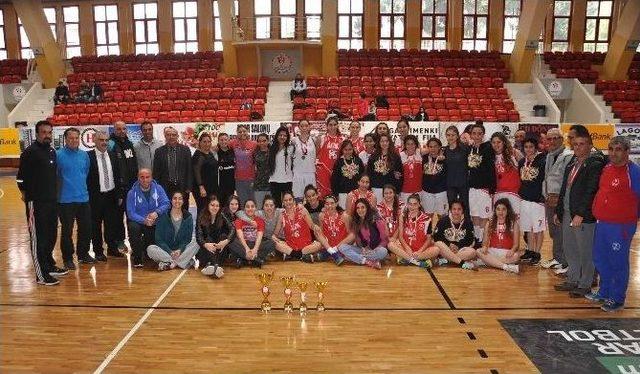 Okulararası Genç Kızlar Basketbol Turnuvası Tamamlandı