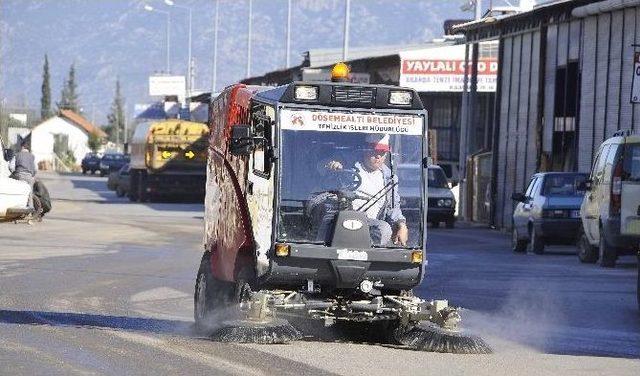 Döşemealtı Temizlik İşleri Yeni Araçlarla Güçlendirildi