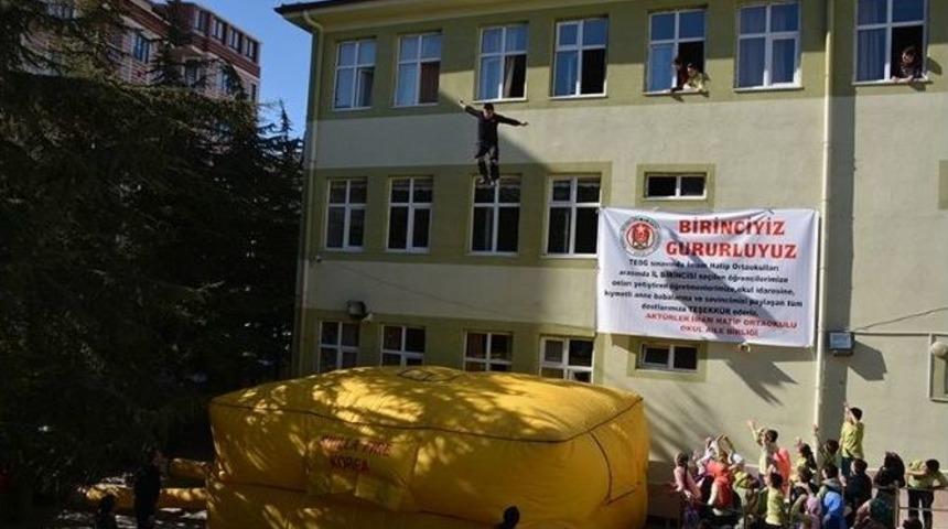 Sandıklı İtfaiyesinden Ortaokulda Yangın Tatbikatı