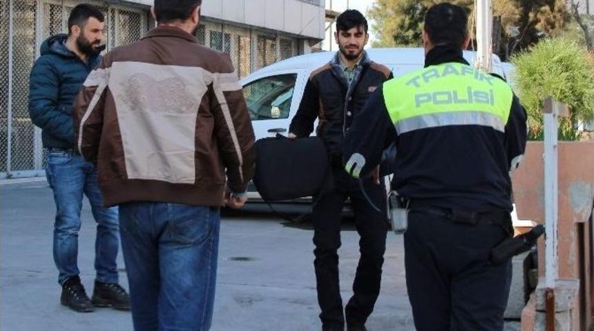 Unutulan &Ccedil;anta Paniğe Yol A&ccedil;tı