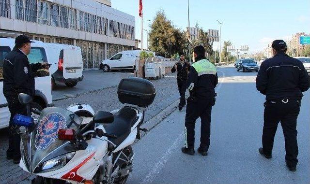 Unutulan Çanta Paniğe Yol Açtı