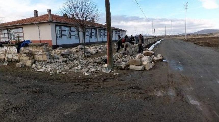 Acıg&ouml;l&rsquo;de Yol Genişletme Ve Yeni Su Kuyusu &Ccedil;alışmaları Yapıldı