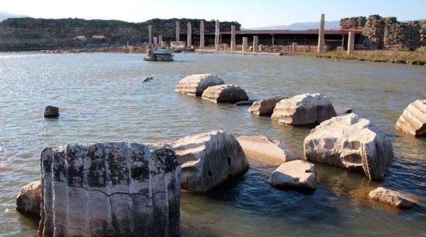 Magnesia Su Altında Kaldı