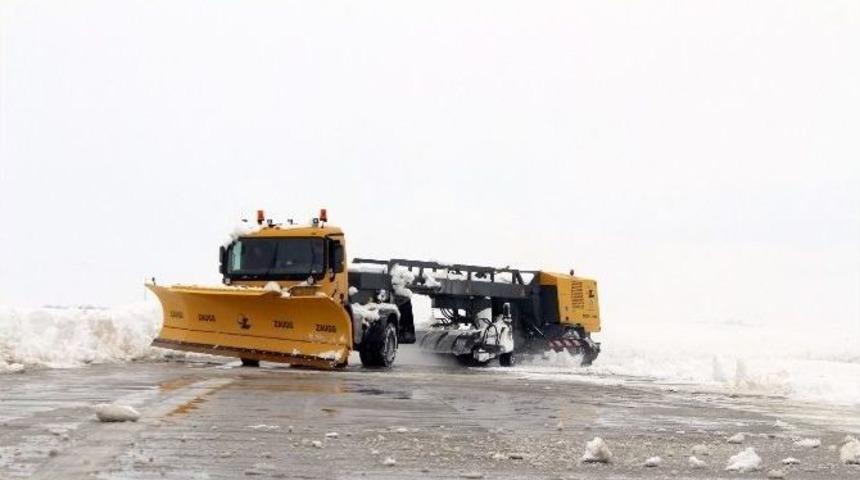 Yüksekova’da Havalimanı 6 Aydır Kapalı