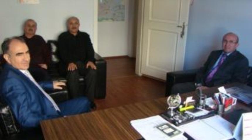 Vali &Ouml;zkan, Şehitler Derneğini Ziyaret Etti