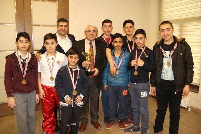 Kick Boks Takımından Karaçanta’ya Ziyaret