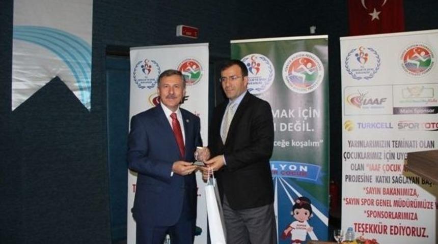 Ak Partili &Ouml;zdağ&rsquo;dan Mezun Olduğu Okula Sentetik Pist S&ouml;z&uuml;