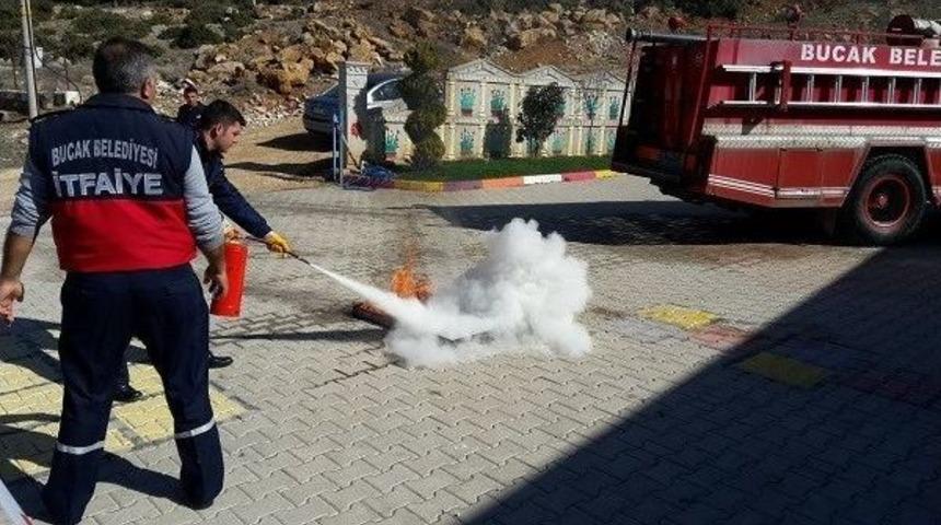 Bucak İtfaiyesi&rsquo;nden Okullarda Tahliye Ve Kurtarma Tatbikatı