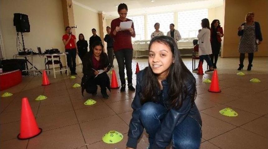 Bayraklı&rsquo;da &Ouml;ğrencilere Kaygı Ve &Ouml;z G&uuml;ven Eğitimi