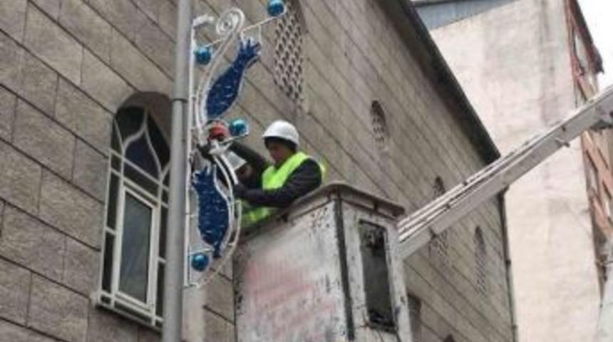 Ak&ccedil;acami Caddesi&rsquo;ne Dekoratif Aydınlatma