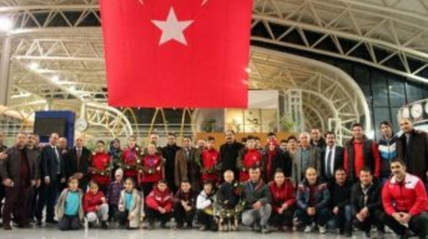 Avrupa Şampiyonlarına Coşkulu Karşılama