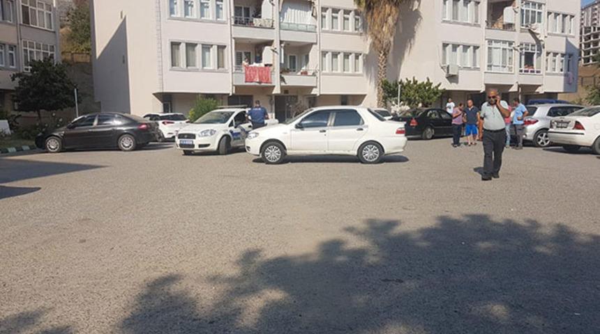 Kocaeli'de eşi kapıyı geç açınca şüphelenen adam, köylüsünü balkondan kaçarken yakaladı