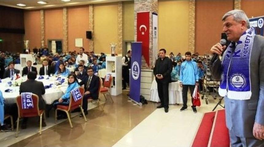 Kağıtsporlu Şampiyonlar &Ouml;d&uuml;llendirildi