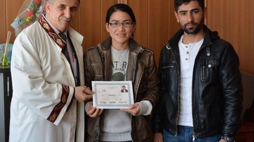 Taylandlı Nadthaporn M&uuml;sl&uuml;man Oldu