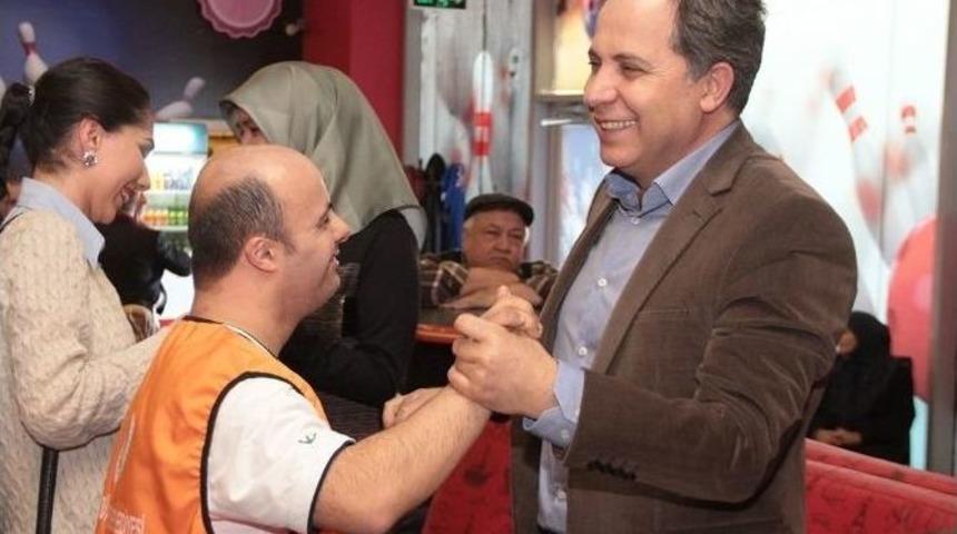 &lsquo;engelleri Yıkalım Bowling Turnuvası&rsquo;nda İlk G&uuml;n M&uuml;sabakaları Renkli G&ouml;r&uuml;nt&uuml;lere Sahne Oldu