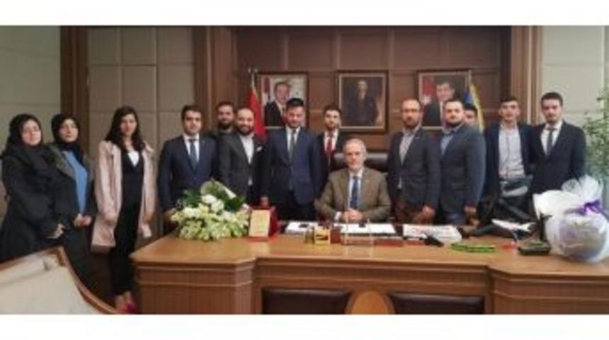 Nil&uuml;ferli Ak Gen&ccedil;lerden Başkan Altepe&rsquo;ye Teşekk&uuml;r Ziyareti