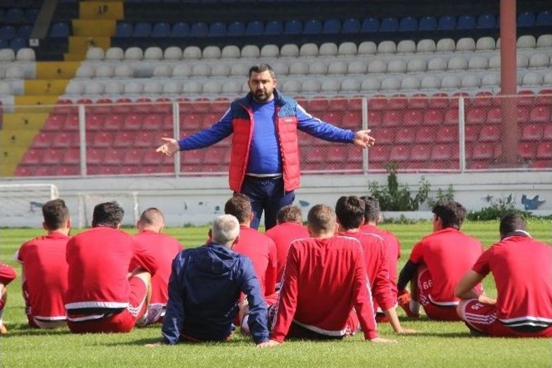 &Uuml;mit &Ouml;zat: "takımın Ligde Kalacağına İnanmayan Bizden Uzak Dursun"
