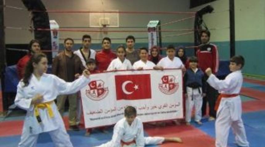 İmam Hatipli Gen&ccedil;ler Madalyaları Kaptı