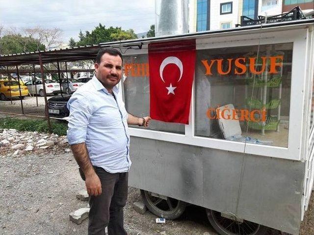 Kebap Tablasına Şehit Oğlu İçin Kilit Vurdu