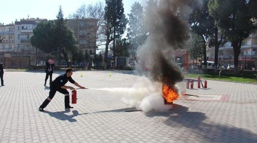 Manisa B&uuml;y&uuml;kşehir İtfaiyesi Eğitim Vermeye Devam Ediyor