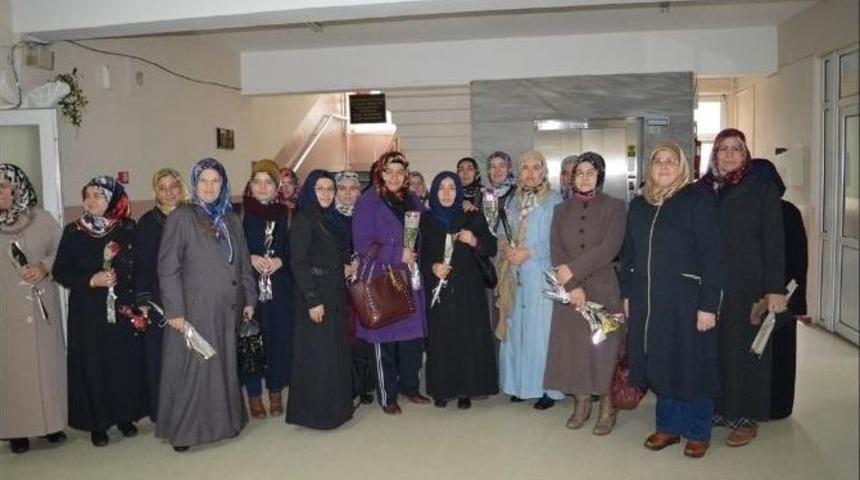 İvrindili Gen&ccedil;ler Huzurevini Ziyaret Etti