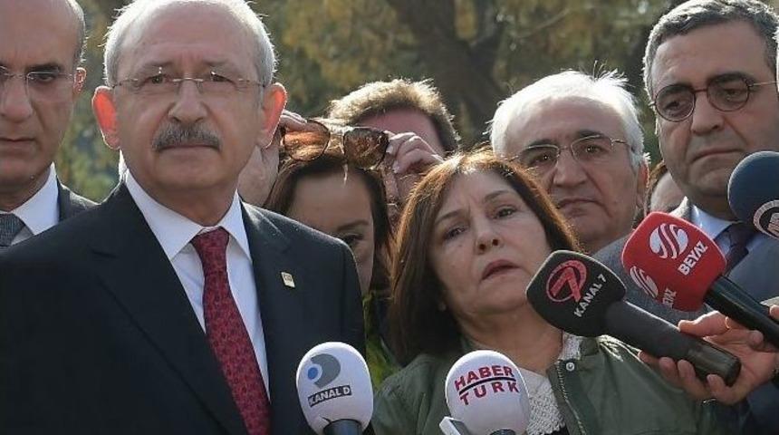 Kılı&ccedil;daroğlu, Patlamanın Meydana Geldiği Alana Hayatını Kaybedenler İ&ccedil;in Karanfil Bıraktı