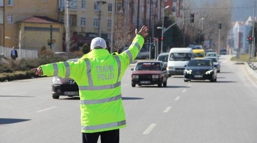 Kastamonu&rsquo;da 15 S&uuml;r&uuml;c&uuml;ye 7 Bin Tl Trafik Cezası Kesildi