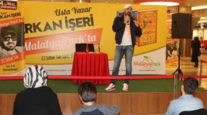 Yazar Erkan İşeri Avm&rdquo;de Hayranlarıyla Buluştu