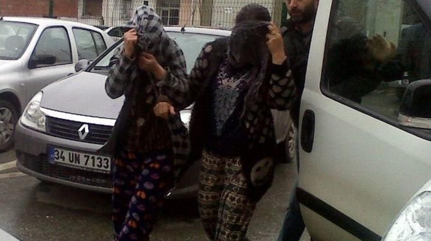 Cinsel Organı Elleyerek İnsanları Oyalayan Yankesiciler Yakalandı