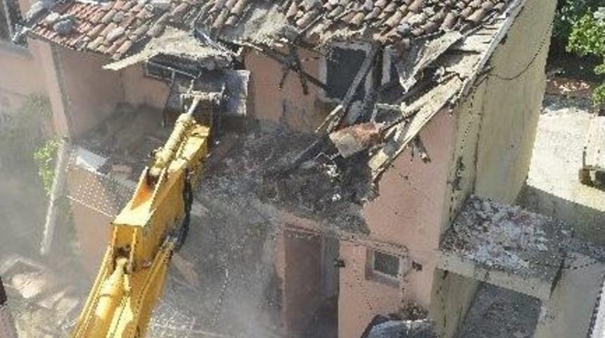 Yıldırım&rsquo;da Metruk Binalar Yıkılıyor