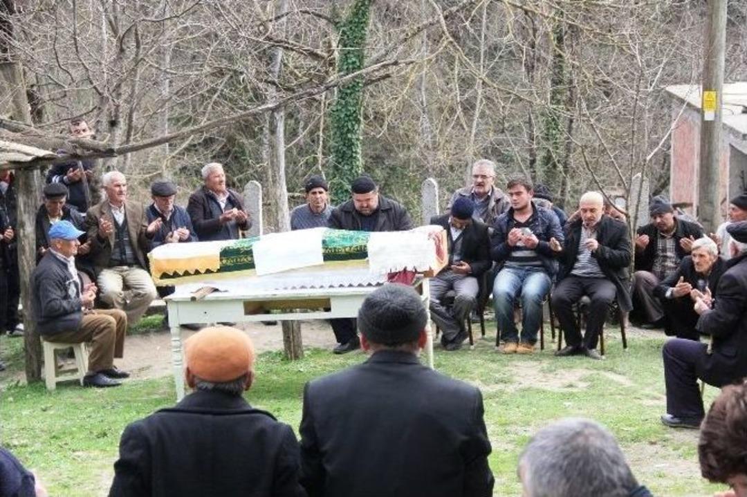 Eşi Tarafından &Ouml;ld&uuml;r&uuml;len Gen&ccedil; Kadın Toprağa Verildi