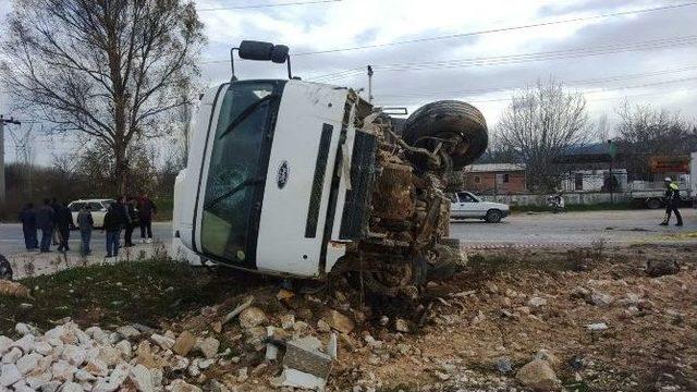 Yatağan&rsquo;da Kaza: 2 &Ouml;l&uuml; 1