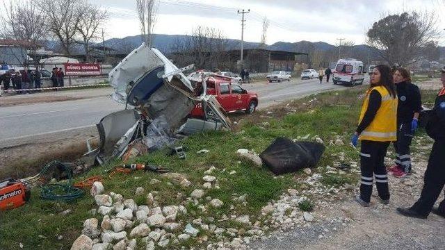 Yatağan&rsquo;da Kaza: 2 &Ouml;l&uuml; 2