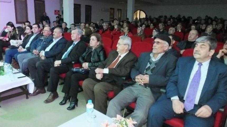 Burhaniye&rsquo;de B&uuml;y&uuml;kşehir Korosu Coşturdu