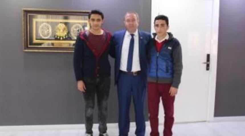 Başarılı G&uuml;reş&ccedil;i Şahiner&rsquo;den Yardım İstedi