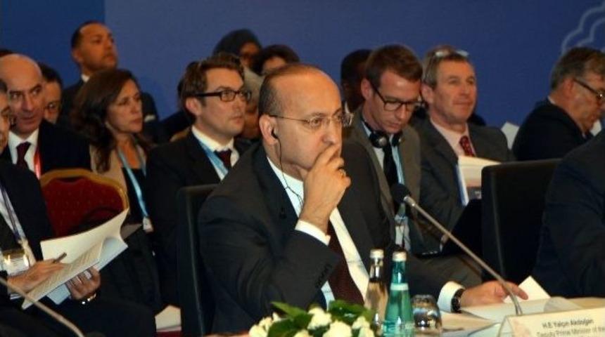 Başbakan Yardımcısı Akdoğan: &ldquo;savaşın Ve Krizin İ&ccedil;erisinde Unutulan Bir Şey Var, İnsan&rdquo;