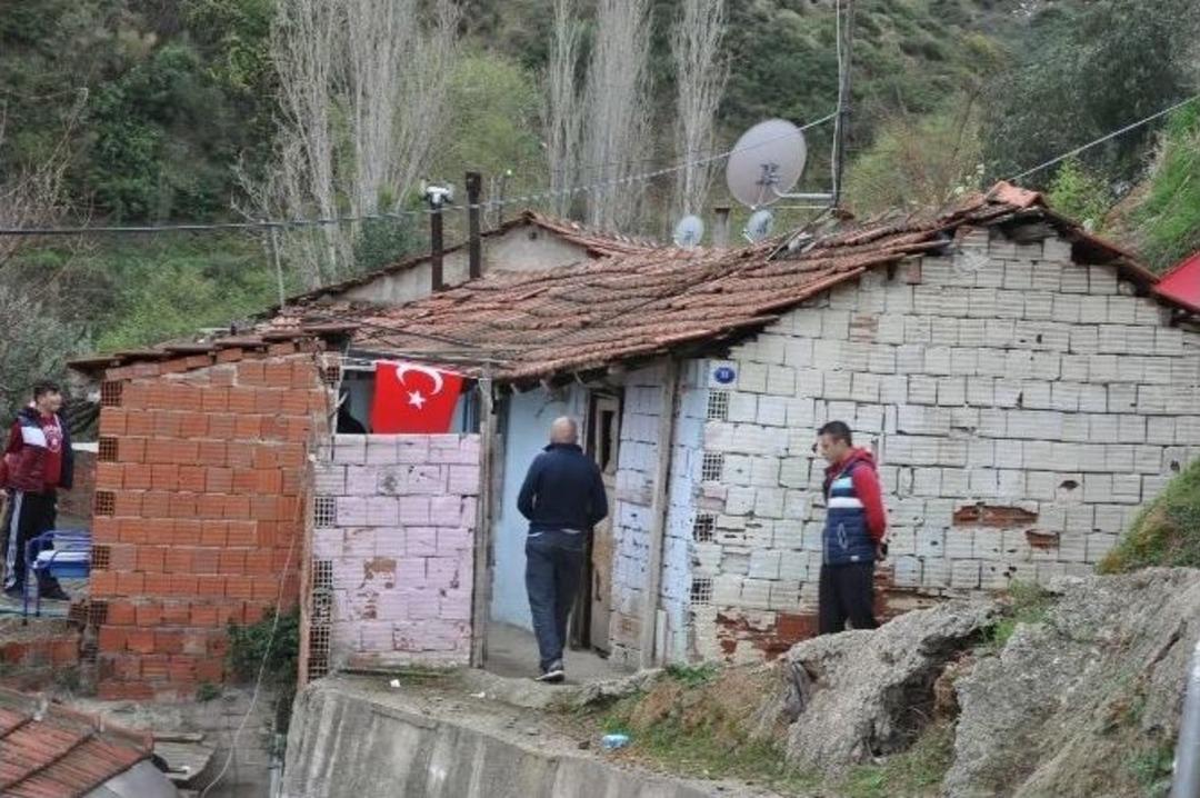 Şehidin Gecekonduda Oturan Baba Ocağına Ateş D&uuml;şt&uuml;