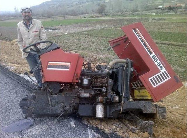 Traktörle Hasta Taşıyan Ambulans Çarpıştı: 4 Yaralı