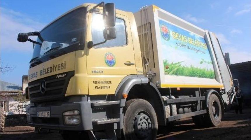 Esenyurt Belediyesi&rsquo;nden Gevaş&rsquo;a Ara&ccedil;