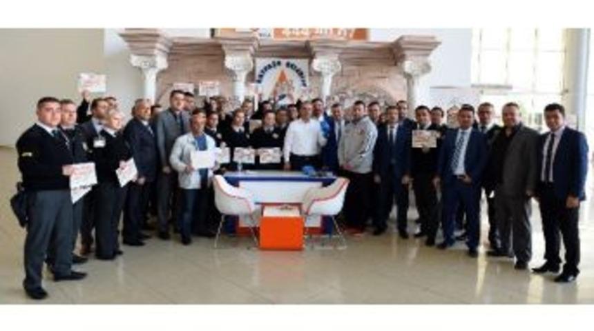 Muratpaşa&rsquo;nın G&uuml;venlik&ccedil;ilerine Muay Thai Sertifikası