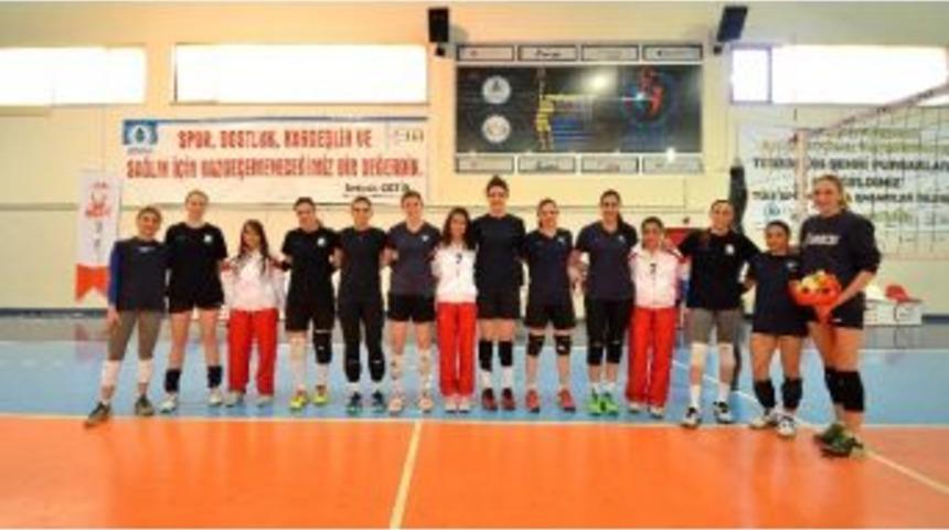 G&uuml;&ccedil; Koleji Liderliği Bırakmıyor