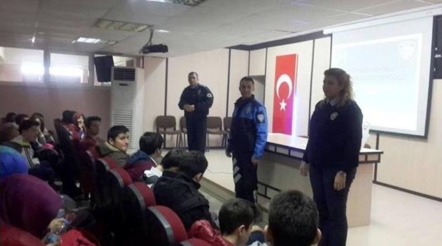 Fatsa&rsquo;da Polisten &Ouml;ğrencilere Seminer