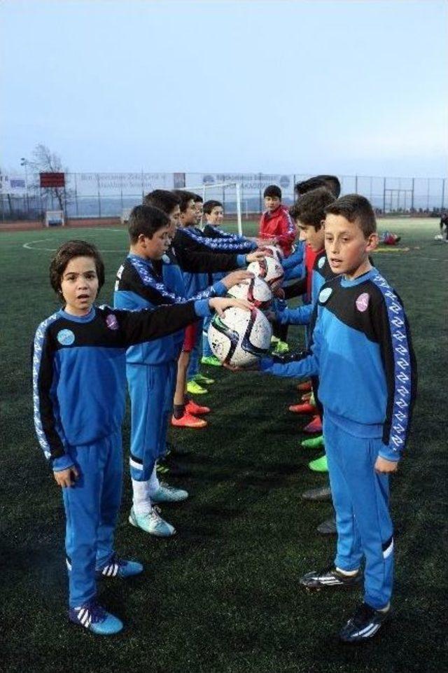 Büyükçekmece Belediyesi Spor Akademisi Öğrencileri Sporcu Yemini Etti