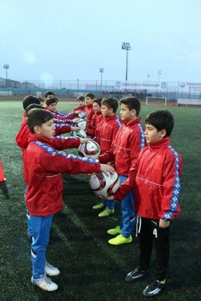 Büyükçekmece Belediyesi Spor Akademisi Öğrencileri Sporcu Yemini Etti