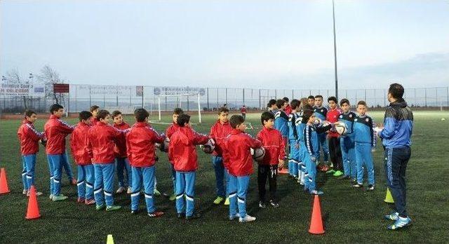 Büyükçekmece Belediyesi Spor Akademisi Öğrencileri Sporcu Yemini Etti