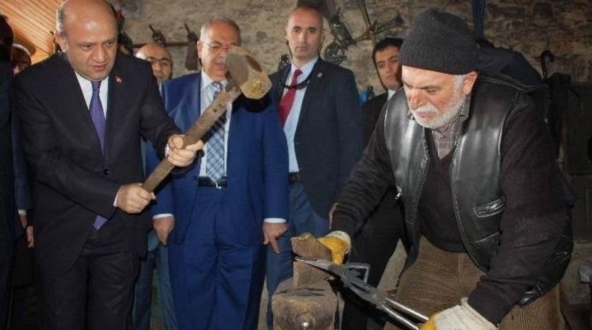 Bakan Işık&rsquo;tan Ter&ouml;ristin Taziyesine Katılan Hdp&rsquo;li Vekile Tepki